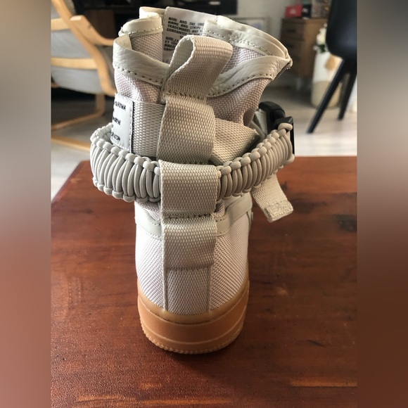 2017
Wmns SF Air Force 1 High 'Light Bone' Size 7.5 - Picture 6 of 6